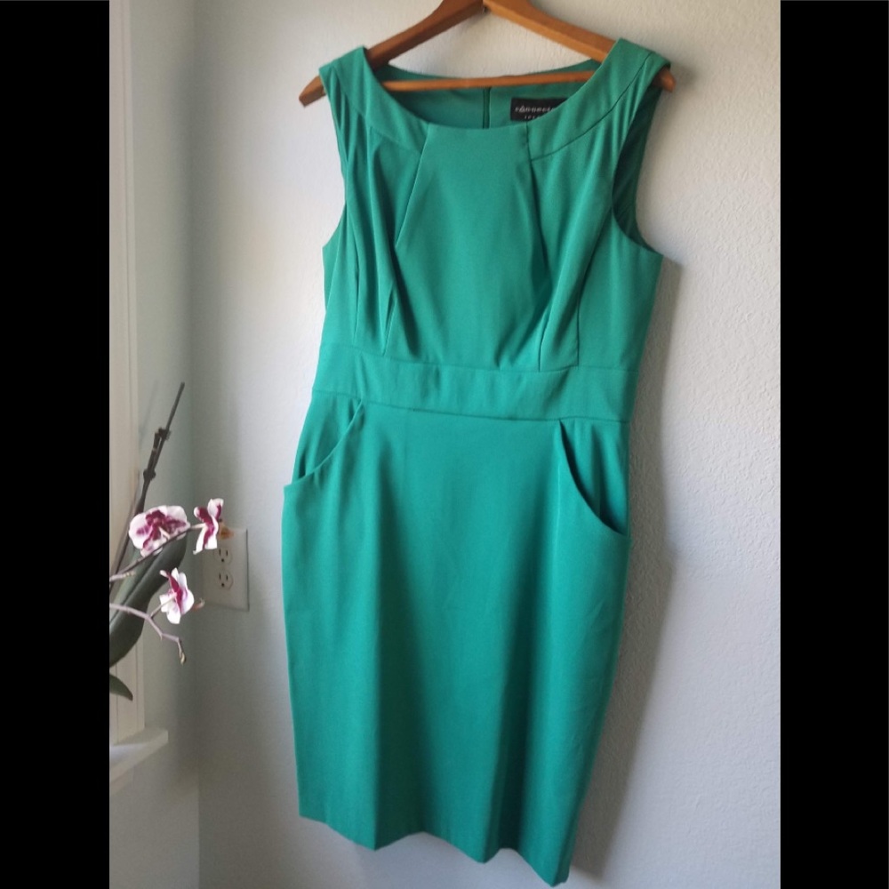 Flattering dress with pockets!